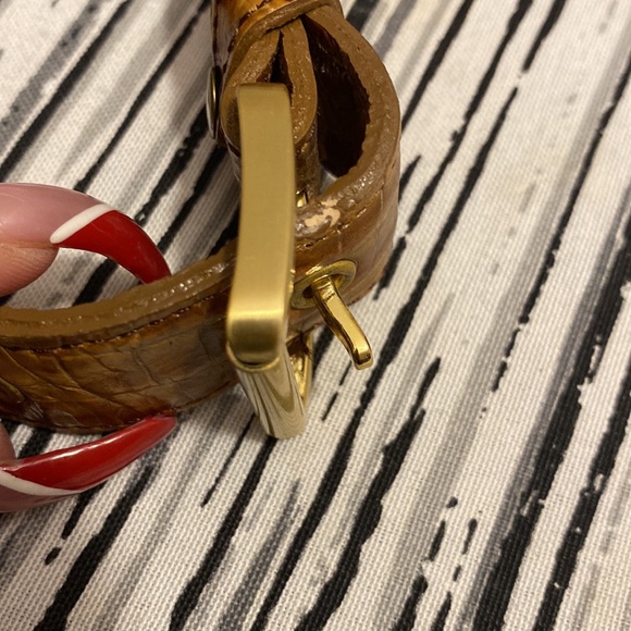 Brahmin snake print 9” crossbody w/gold tone-only callout gold closure - Picture 3 of 13